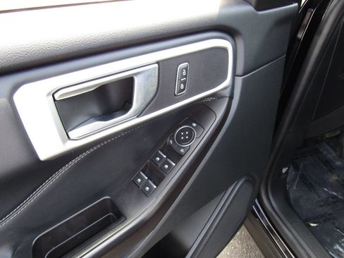 Used 2020 Ford Explorer XLT w/ Equipment Group 202A AWD/4WD image 23