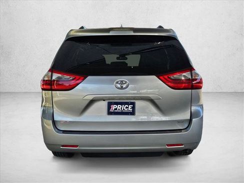 Used 2020 Toyota Sienna XLE FWD image 6