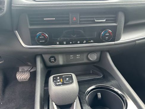Used 2024 Nissan Rogue SV AWD/4WD image 15
