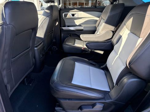 Used 2022 Ford Explorer XLT w/ Equipment Group 202A image 29