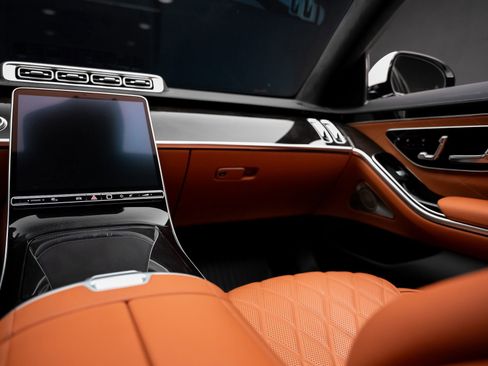 Used 2023 Mercedes-Benz S 580 4MATIC Sedan w/ 3D Technology Package image 42