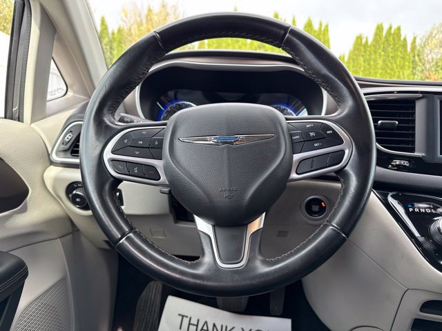 Used 2018 Chrysler Pacifica Touring-L FWD image 20
