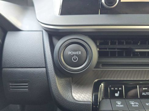 Used 2025 Toyota Prius XLE FWD image 31