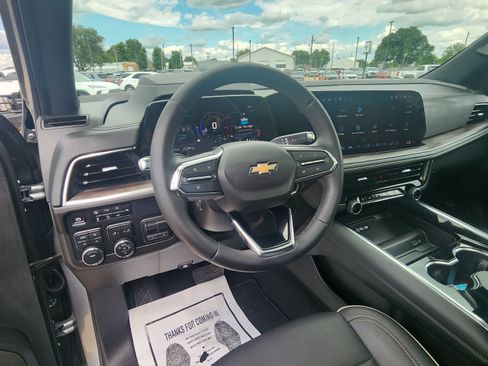 Used 2025 Chevrolet Suburban Premier AWD/4WD image 14