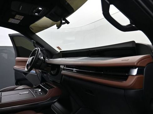 Used 2025 Lincoln Navigator Reserve AWD/4WD image 30