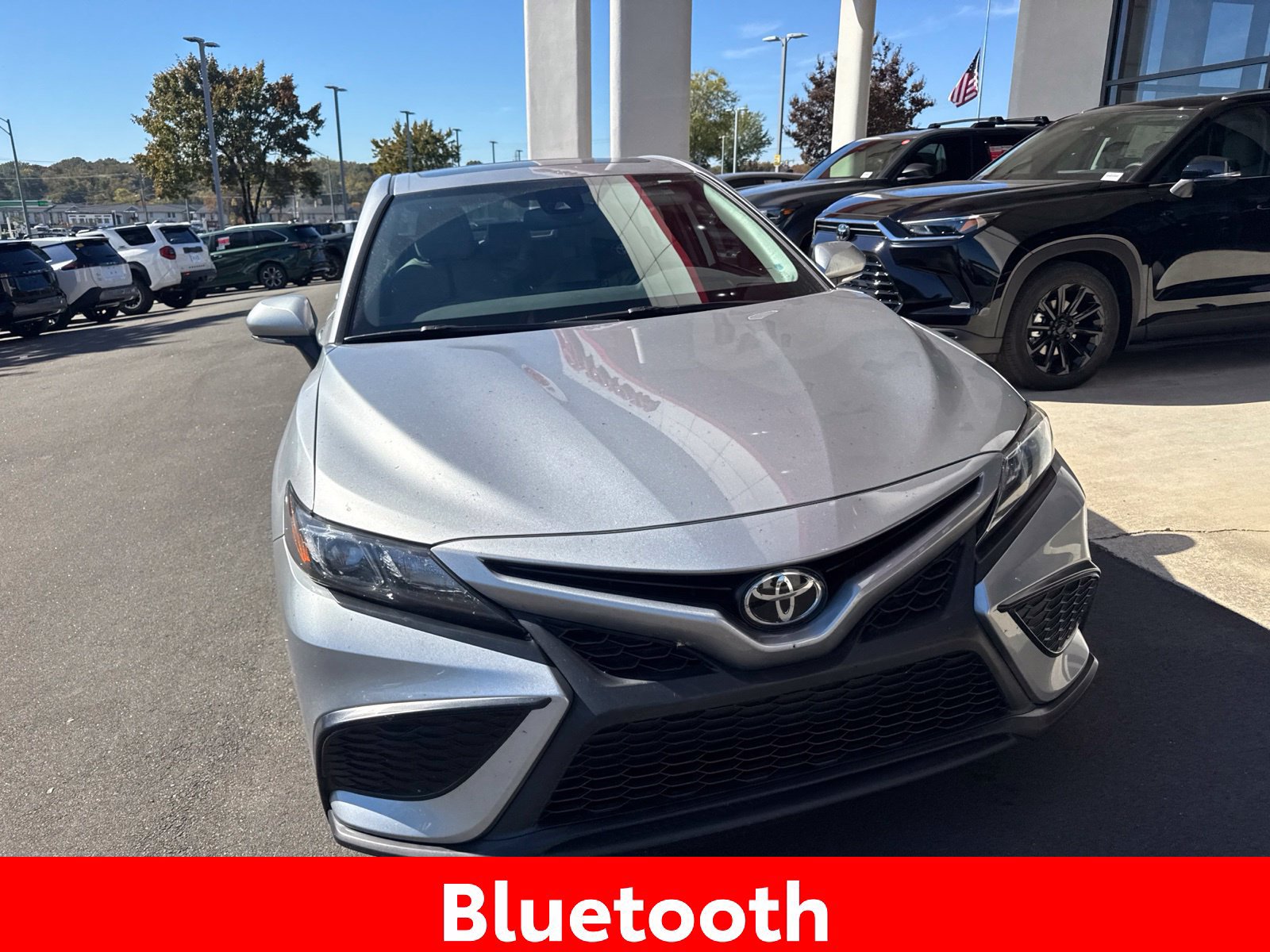 Used 2022 Toyota Camry SE w/ Convenience Package FWD image 10