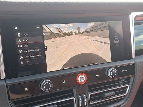 Used 2025 Porsche Macan image 19