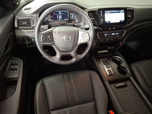 Used 2023 Honda Passport TrailSport image 2