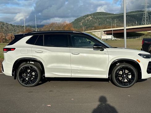 New 2026 Volkswagen Tiguan SE R-Line image 2