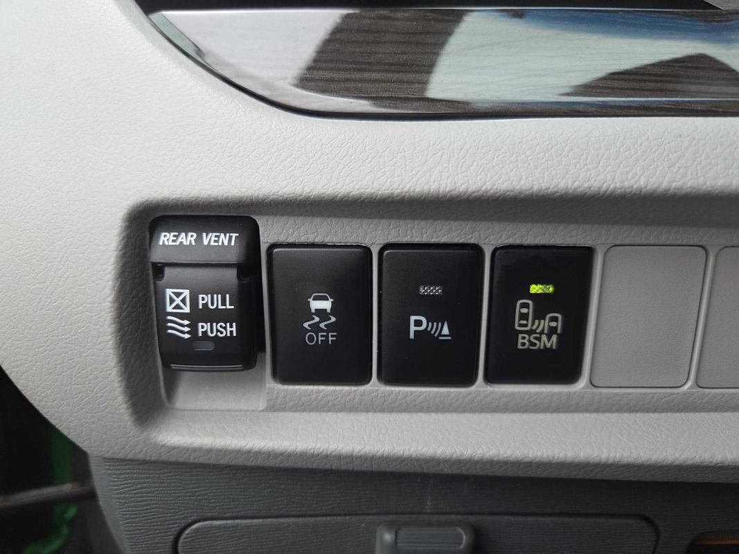 Used 2016 Toyota Sienna XLE w/ XLE Navigation Package AWD/4WD image 21