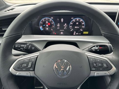 New 2026 Volkswagen Tiguan SE R-Line image 17