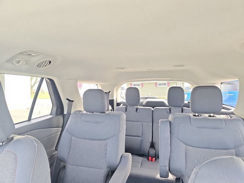 Used 2025 Ford Explorer Active AWD/4WD image 26