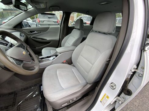 Used 2017 Chevrolet Malibu LT FWD image 13
