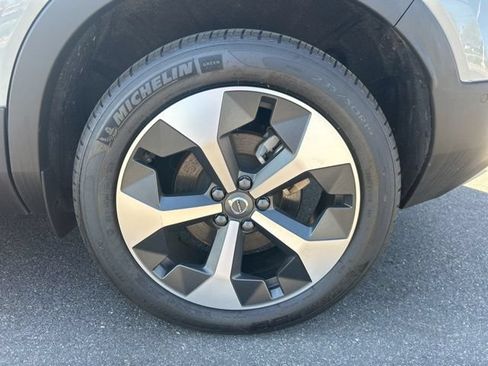 Certified 2025 Volvo XC40 B5 Plus AWD/4WD image 9