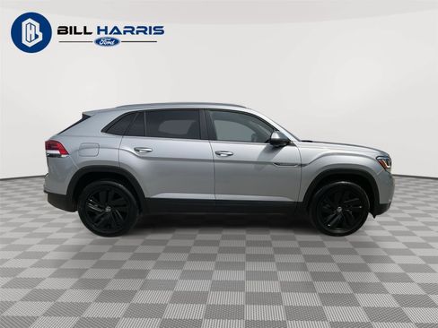 Used 2022 Volkswagen Atlas Cross Sport SE FWD image 4