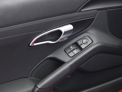 Used 2025 Porsche 718 Cayman image 23