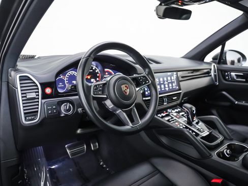 Used 2023 Porsche Cayenne S w/ Premium Package image 4