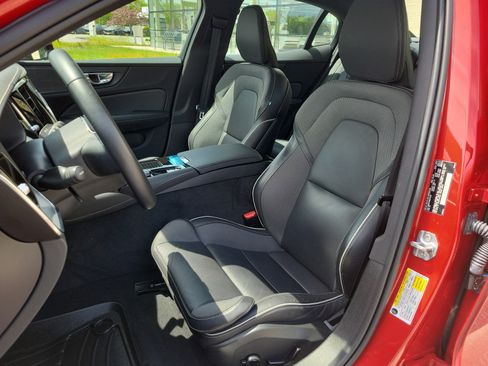 Used 2022 Volvo S60 T8 R-Design AWD/4WD image 4