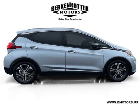 Used 2018 Chevrolet Bolt Premier w/ Driver Confidence II Package FWD image 2