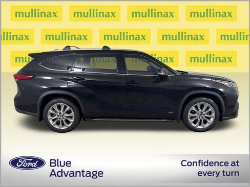Used 2023 Toyota Highlander Limited AWD/4WD image 2