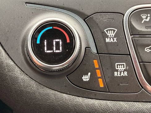 Used 2020 Chevrolet Malibu LT FWD image 23