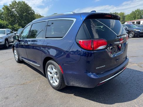 Used 2019 Chrysler Pacifica Touring-L Plus w/ Tire & Wheel Group FWD image 3