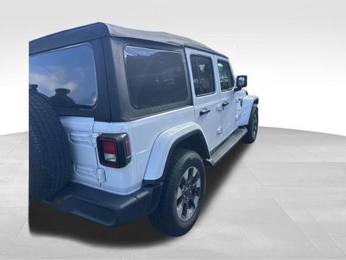 Used 2022 Jeep Wrangler Unlimited Sahara w/ Cold Weather Group AWD/4WD image 6
