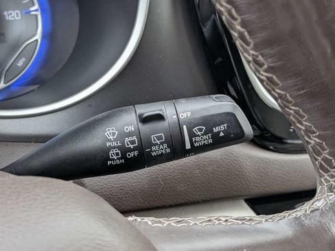Used 2021 Chrysler Pacifica Touring-L FWD image 27