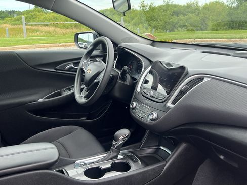 Used 2025 Chevrolet Malibu LT FWD image 26