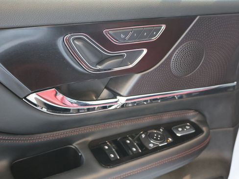 Used 2025 Lincoln Corsair Grand Touring AWD/4WD image 11