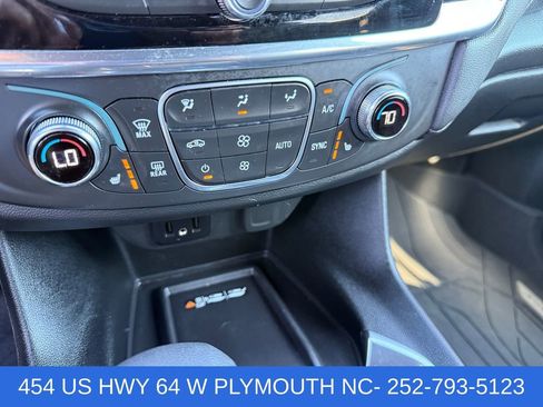 Used 2023 Chevrolet Traverse LT FWD image 22