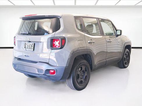 Used 2022 Jeep Renegade Sport image 4