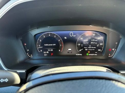 Used 2025 Honda Pilot Elite image 18