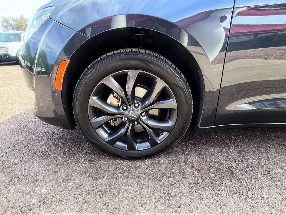 Used 2019 Chrysler Pacifica Touring-L w/ Advanced Safetytec Group FWD image 20