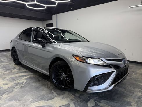 Used 2023 Toyota Camry XSE FWD image 5