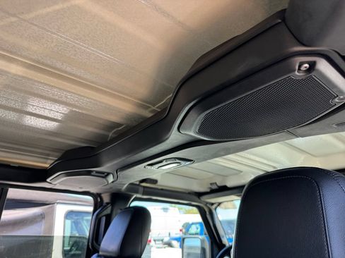 Used 2022 Jeep Wrangler Unlimited Sahara AWD/4WD image 20
