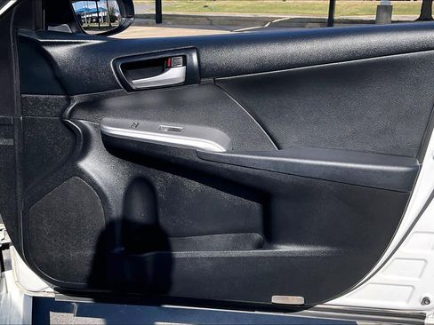 Used 2013 Toyota Camry SE image 22