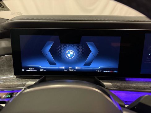 Used 2023 BMW 760i xDrive image 19