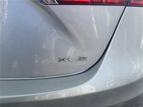 Used 2014 Toyota Avalon XLE Premium w/ Preferred Accessory Package FWD image 10
