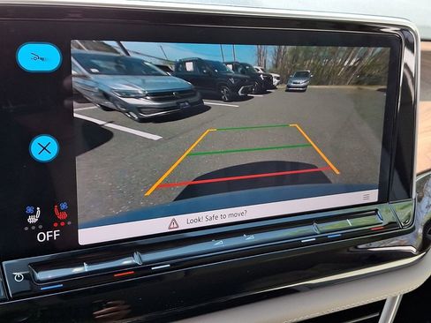 Used 2025 Volkswagen Atlas SE image 17