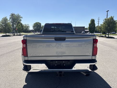 Used 2025 Chevrolet Silverado 3500 LTZ w/ LTZ Convenience Package AWD/4WD image 8