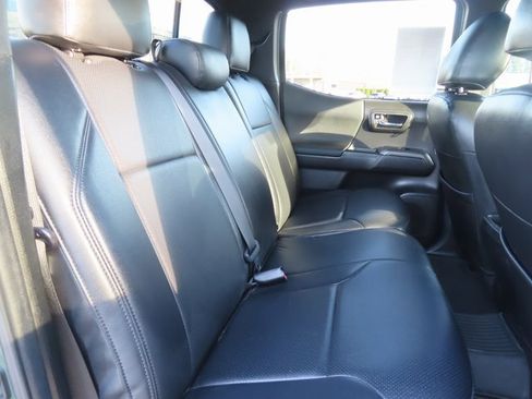 Used 2022 Toyota Tacoma TRD Sport image 37