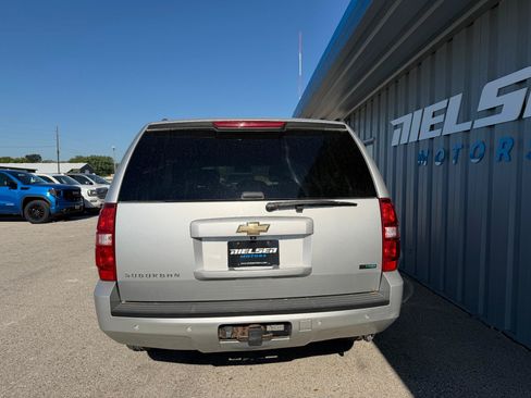 Used 2010 Chevrolet Suburban LT w/ Luxury Package AWD/4WD image 7