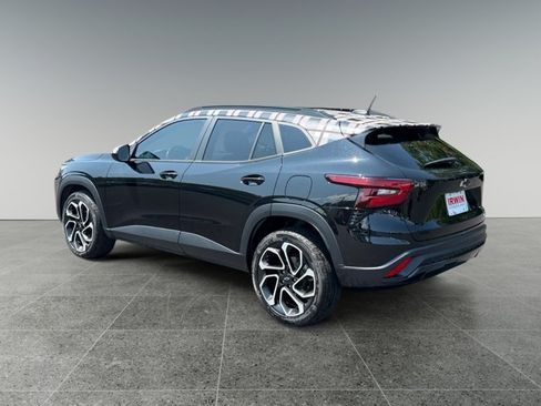 Used 2024 Chevrolet Trax RS FWD image 3