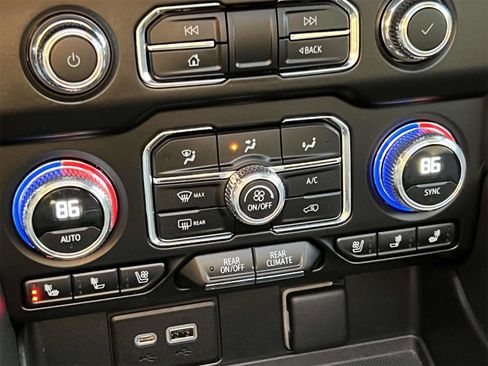 Used 2023 GMC Yukon XL SLT image 37