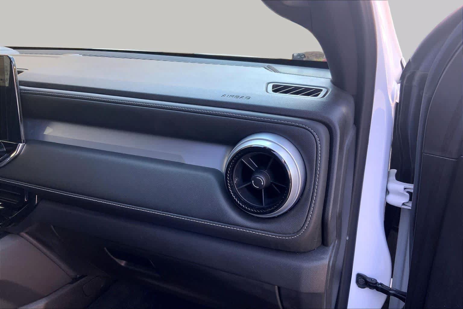 Used 2024 Chevrolet Colorado LT w/ LT Convenience Package II AWD/4WD image 19