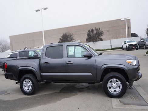 Used 2022 Toyota Tacoma SR image 4
