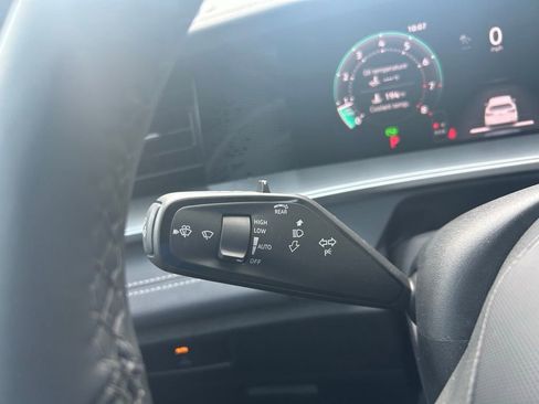 New 2026 Volkswagen Tiguan SE R-Line FWD image 22