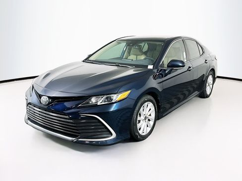 Used 2021 Toyota Camry LE w/ Convenience Package FWD image 3