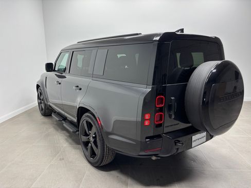 Used 2025 Land Rover Defender 110 X-Dynamic SE AWD/4WD image 10